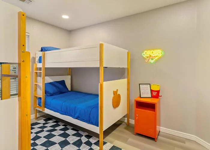 Сasa de vacaciones Vibrant - Heated Pool, Arcade, & Fire Pit *
