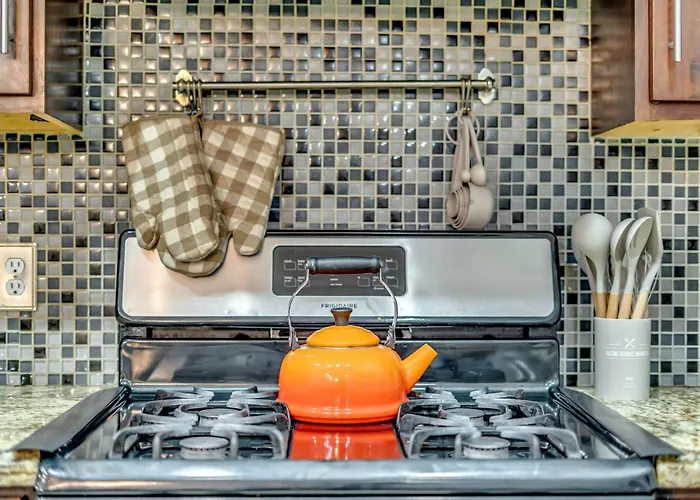Vibrant - Heated Pool, Arcade, & Fire Pit Phoenix