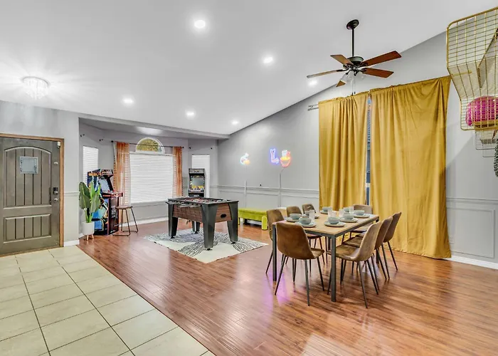 Сasa de vacaciones Vibrant - Heated Pool, Arcade, & Fire Pit