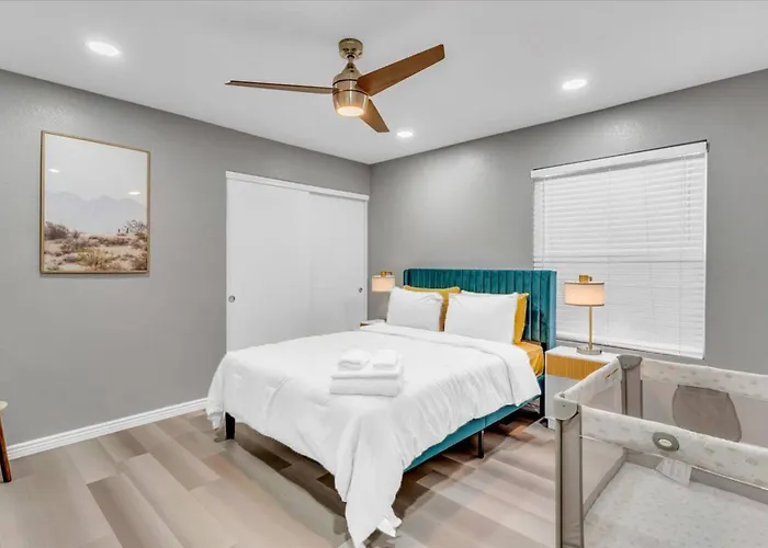 Vibrant - Heated Pool, Arcade, & Fire Pit Phoenix